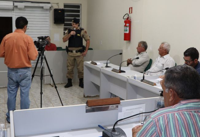 POLÍCIA MILITAR PRESTA ESCLARECIMENTOS SOBRE PRISÃO FEITA PRÓXIMO A CÂMARA NA ÚLTIMA SEGUNDA-FEIRA 